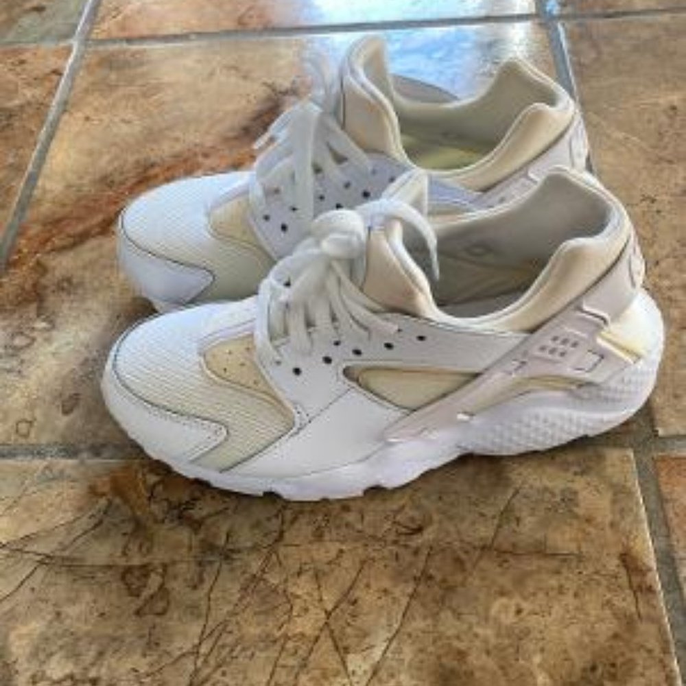 Nike huarache athletic shoes only worn one time.